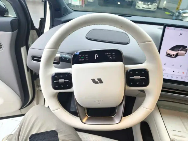 Li Auto i6 — Фото автомобиля 13