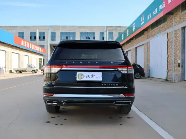 Lincoln Aviator — Фото автомобиля 12