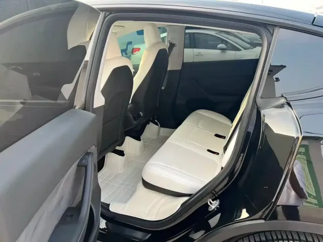 Tesla Model Y — Фото автомобиля 8