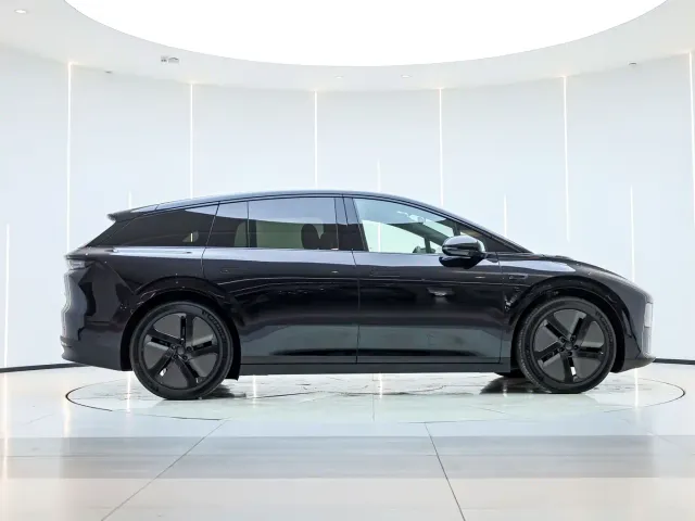 Li Auto i6 — Фото автомобиля 5