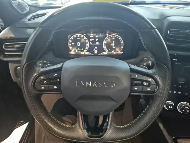 Lynk & Co Lynk & Co 03 2022 1.5TD DCT Power Pro — Фото автомобиля 10