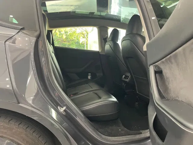 Tesla Model Y — Фото автомобиля 12
