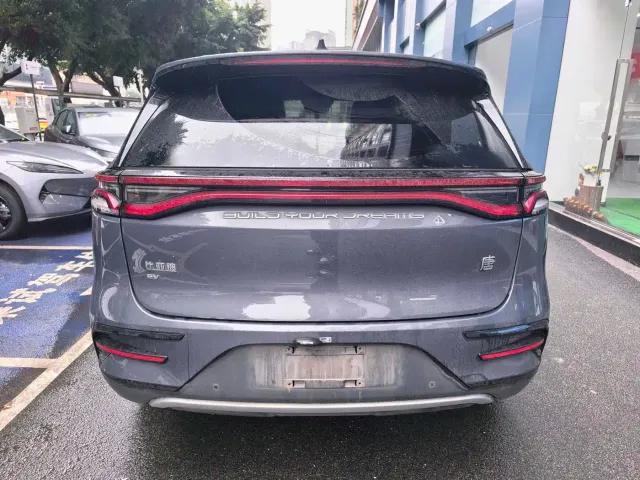 BYD Tang — Фото автомобиля 8