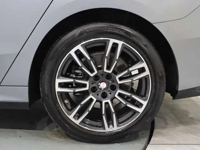 BMW 5 Series — Фото автомобиля 21