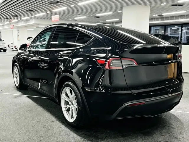 Tesla Model Y — Фото автомобиля 6