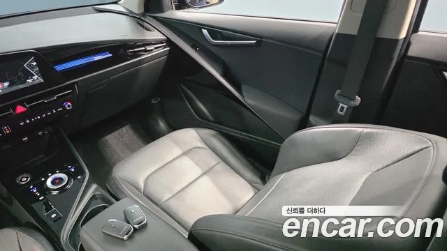 Kia Niro — Фото автомобиля 12