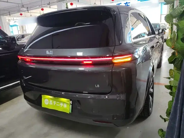 Li Auto L8 — Фото автомобиля 6