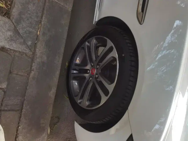 Jaguar XEL — Фото автомобиля 6