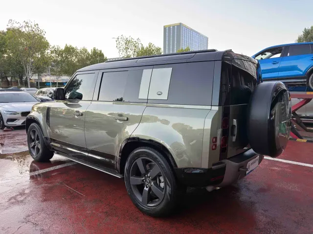 Land Rover Defender — Фото автомобиля 4