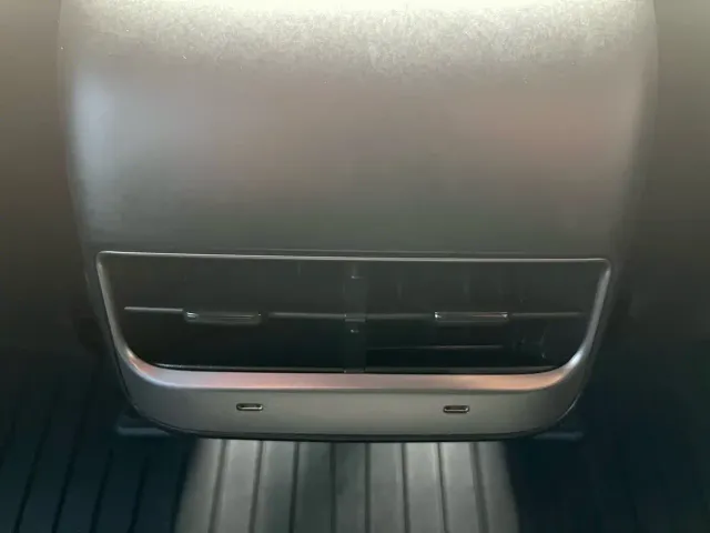 Tesla Model 3 — Фото автомобиля 28