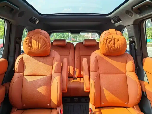 Li Auto L8 — Фото автомобиля 11