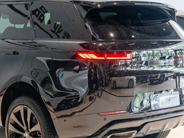 Land Rover Range Rover Sport — Фото автомобиля 17