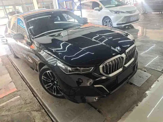 BMW 5 Series — Фото автомобиля 3