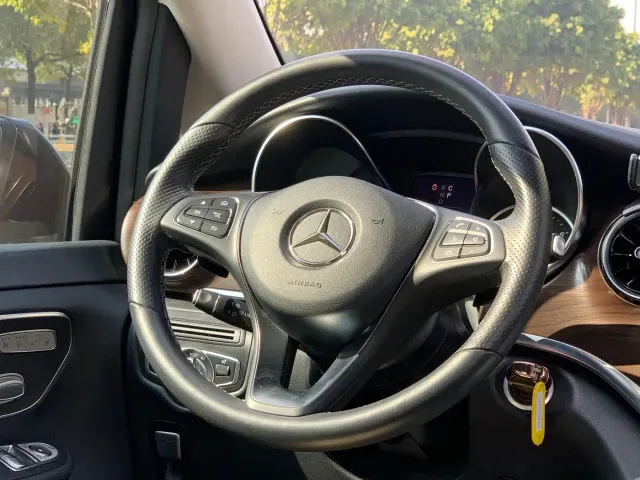 Mercedes-Benz V-Class — Фото автомобиля 20