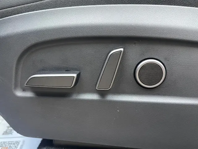 Tesla Model Y — Фото автомобиля 11