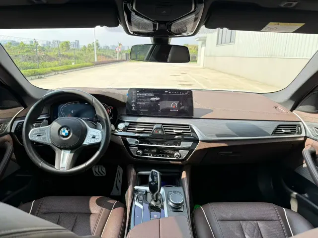 BMW 5 Series — Фото автомобиля 8