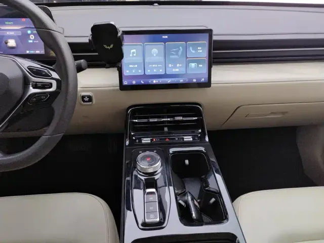 Wuling Starlight — Фото автомобиля 13