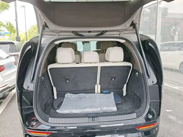 Li Auto MEGA — Фото автомобиля 18