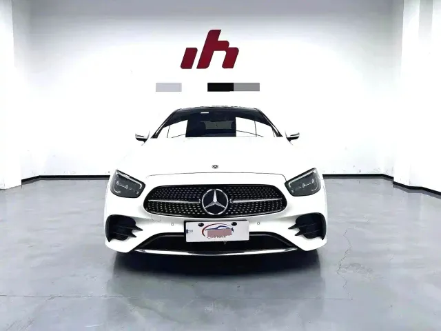 Mercedes-Benz E-Class — Фото автомобиля 2