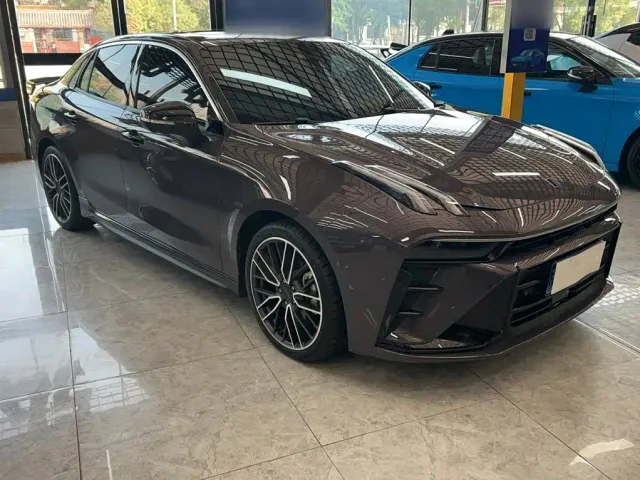 Lynk & Co 03 — Фото автомобиля 3