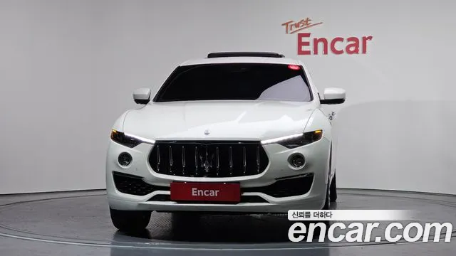 Maserati Levante — Фото автомобиля 3