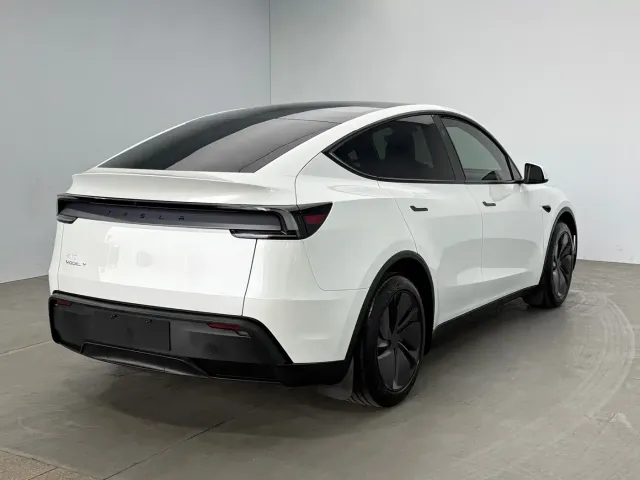Tesla Model Y 2026 Rear-Wheel Drive — Фото автомобиля 4