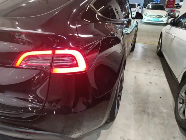 Tesla Model Y — Фото автомобиля 7