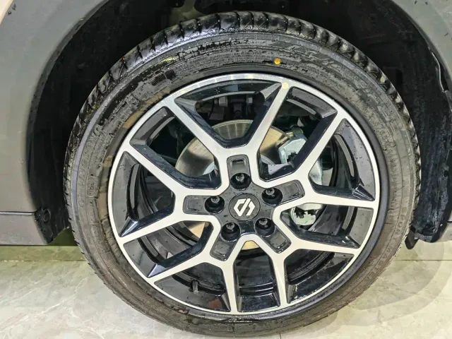 Leapmotor A10 — Фото автомобиля 12