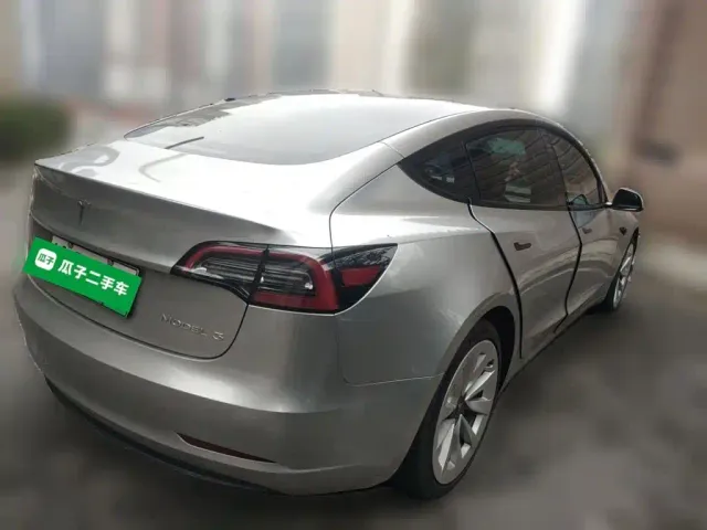 Tesla Model 3 — Фото автомобиля 6