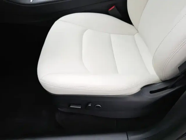 Tesla Model Y — Фото автомобиля 20