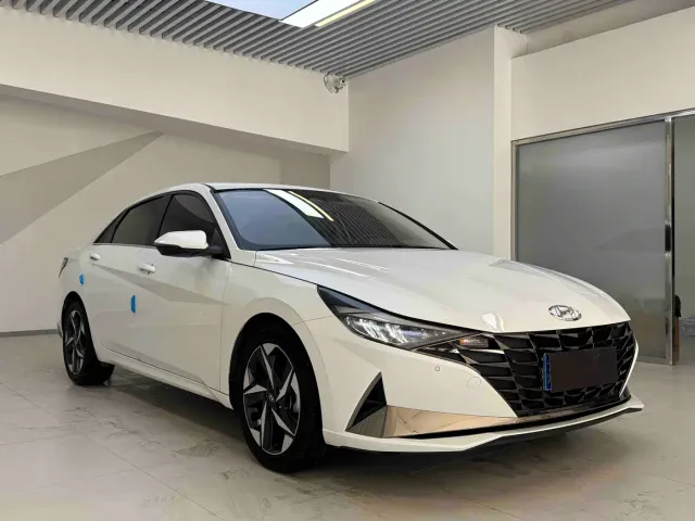 Hyundai Elantra — Фото автомобиля 3