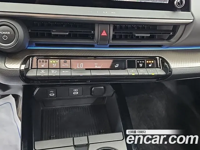 Toyota Prius 5th Gen — Фото автомобиля 12