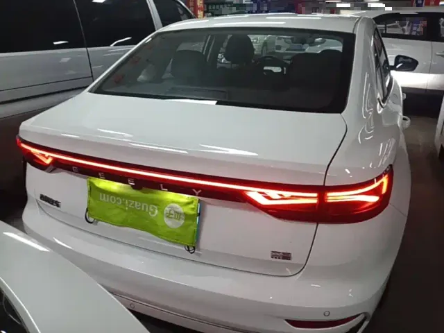 Geely Emgrand — Фото автомобиля 5