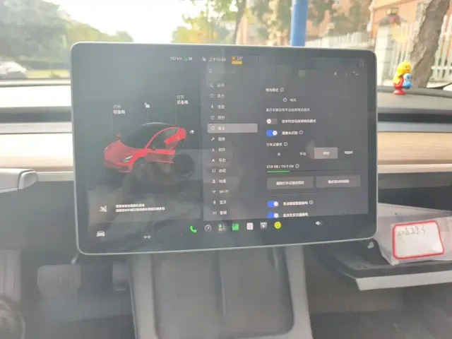 Tesla Model 3 — Фото автомобиля 14