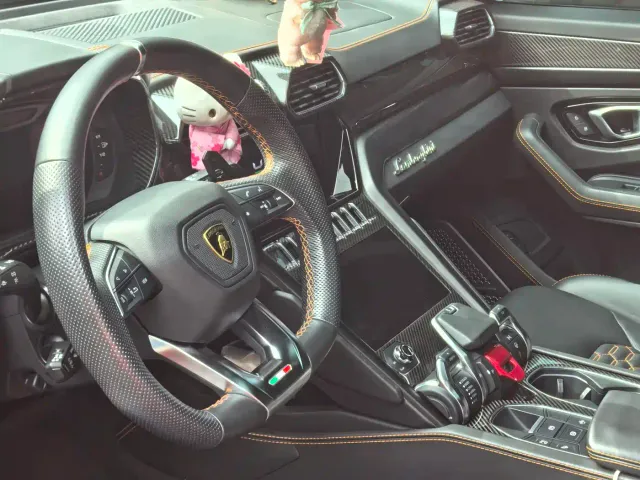 Lamborghini Urus — Фото автомобиля 4
