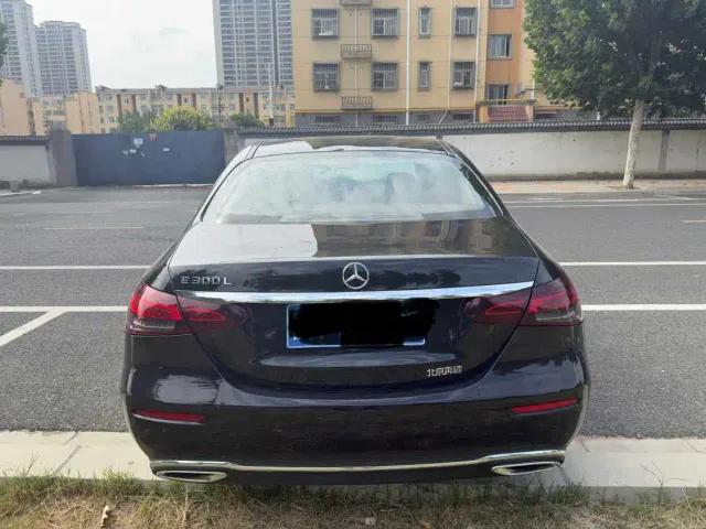 Mercedes-Benz E-Class — Фото автомобиля 8