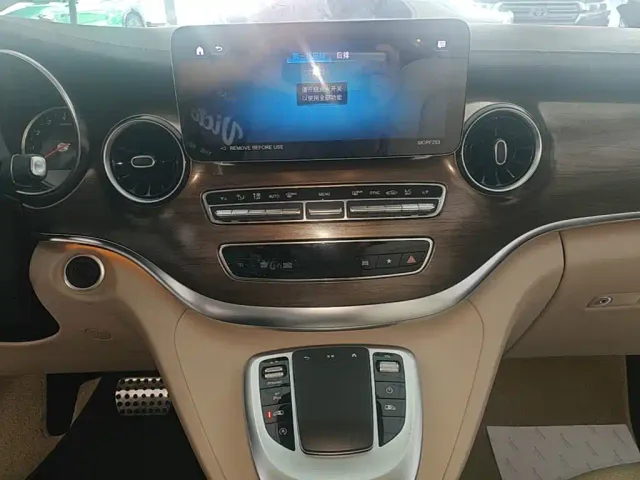 Mercedes-Benz V-Class — Фото автомобиля 12