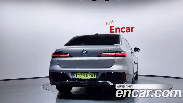 BMW 7-Series 7 серия (G70) 740i xDrive M Sport — Фото автомобиля 4