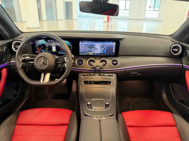 Mercedes-Benz E-Class — Фото автомобиля 12