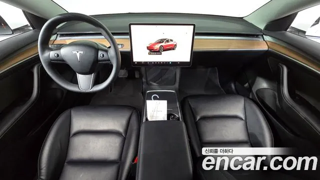 Tesla Model 3 — Фото автомобиля 10