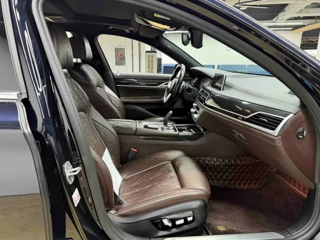 BMW 7 Series — Фото автомобиля 5