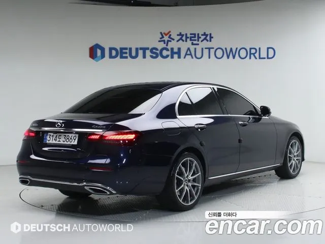 Mercedes-Benz E-Class — Фото автомобиля 2