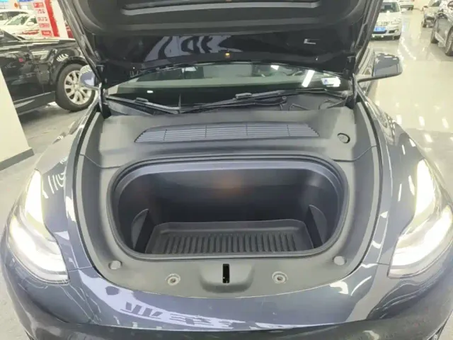 Tesla Model Y — Фото автомобиля 19