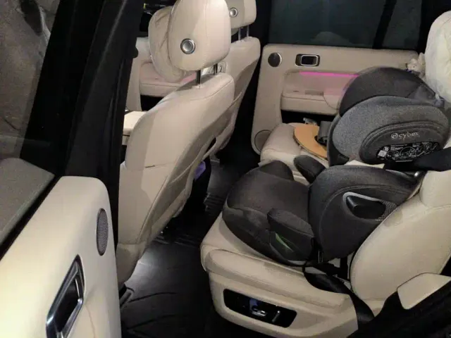 Li Auto L8 — Фото автомобиля 11