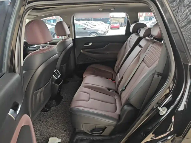 Hyundai Santa Fe — Фото автомобиля 16