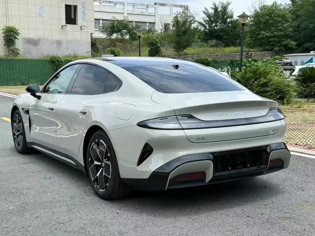 Xiaomi SU7 — Фото автомобиля 8