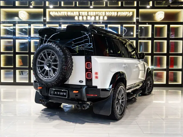Land Rover Defender — Фото автомобиля 6