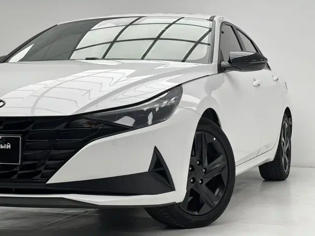 Hyundai Elantra — Фото автомобиля 10
