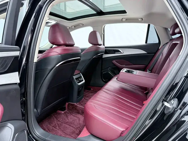 Hongqi H5 — Фото автомобиля 10