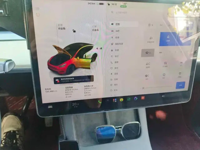 Tesla Model Y — Фото автомобиля 4